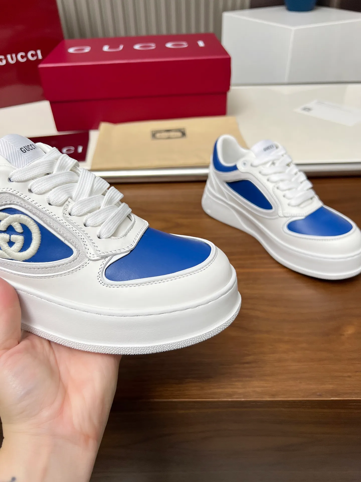 👟👟Ex-factory price 560👟👟Gucci casual sneakers, top version! Oil edge craftsmanship🌸🌸🌸1:1 reproduction. New model for early spring, creating a perfect style💣💣💣street style🔥🔥🔥Cool and stylish C-position fashionable outfit with retro and futuristic feel🌹🌹🌹Classic shoe shape, showing exquisite texture! Open mold to customize high-density outsole. Comes fully packaged. Size: Female 35-46. Fabric: Imported cowhide...men and women